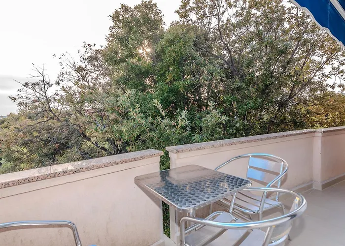 Tauzer Apartament *